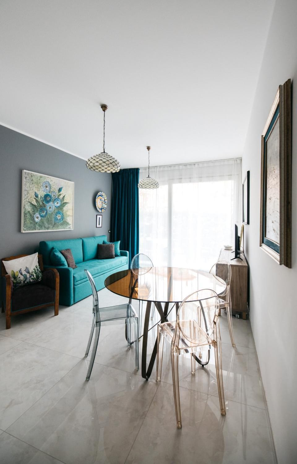 TV and multimedia, Living room, Seating area, Dining area