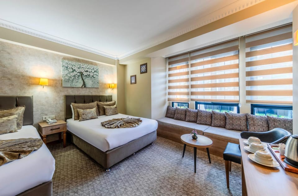 Bed, Living room, Photo of the whole room, Seating area, Bedroom