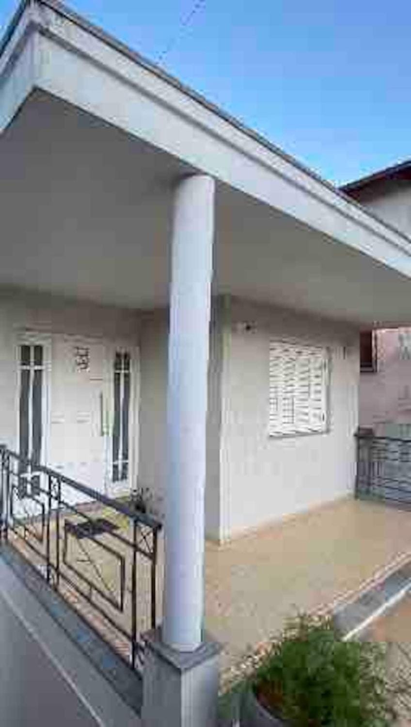 Casa em bairro nobre, bem localizada, com suite. House in Bento Gonçalves