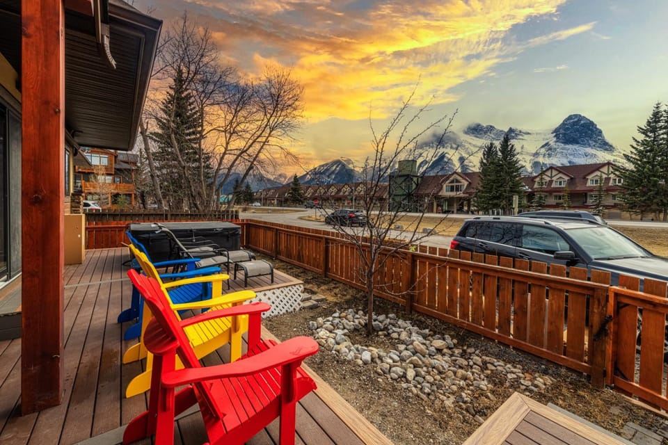 Mountain View Escape with Private Hot Tub & Patio House in Canmore