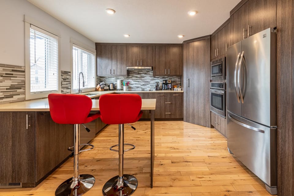 Mountain View Escape with Private Hot Tub & Patio House in Canmore