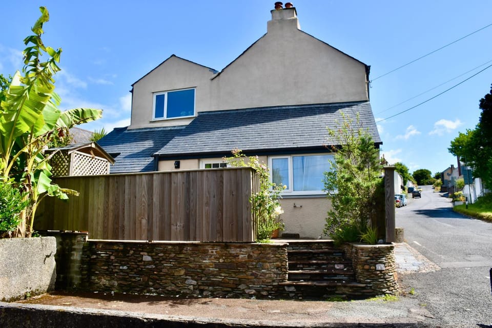 Spacious cottage in the village of Wembury House in England