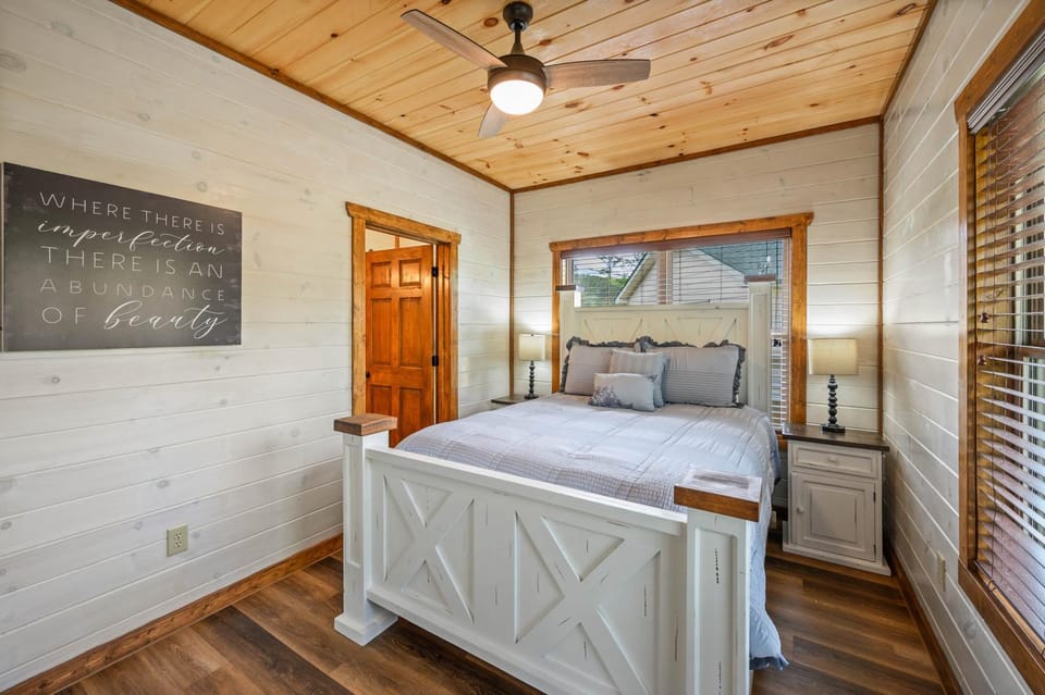 Bed, Bedroom, fireplace