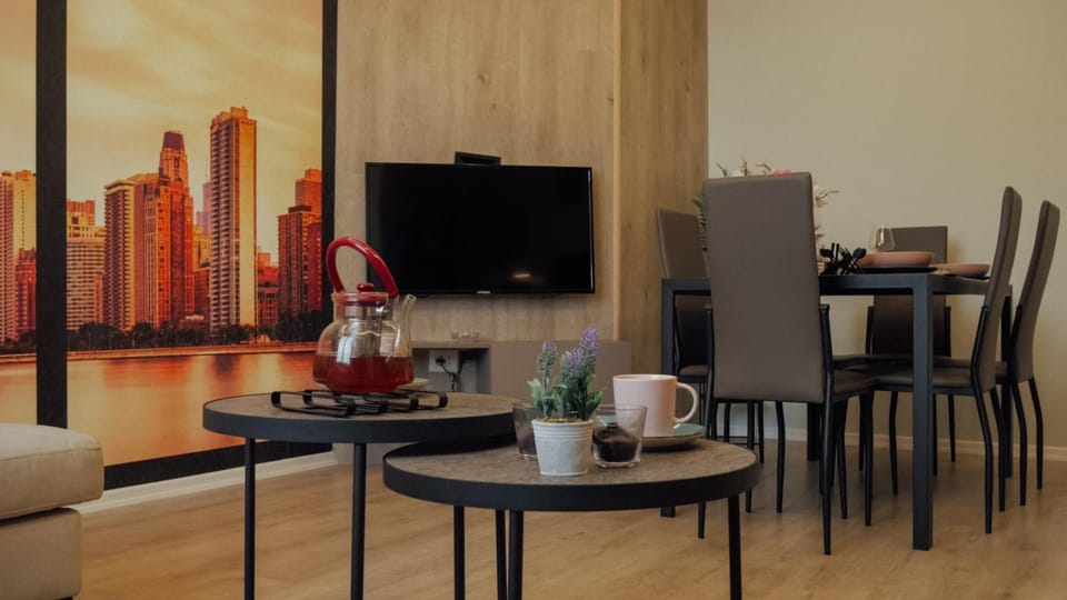 Communal lounge/ TV room, TV and multimedia, Living room, Seating area