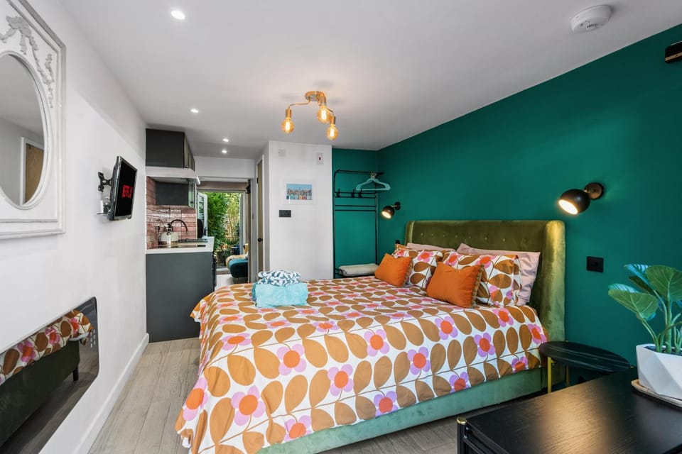 Tiny House with private Parking & Patio - central Brighton Apartment in Brighton