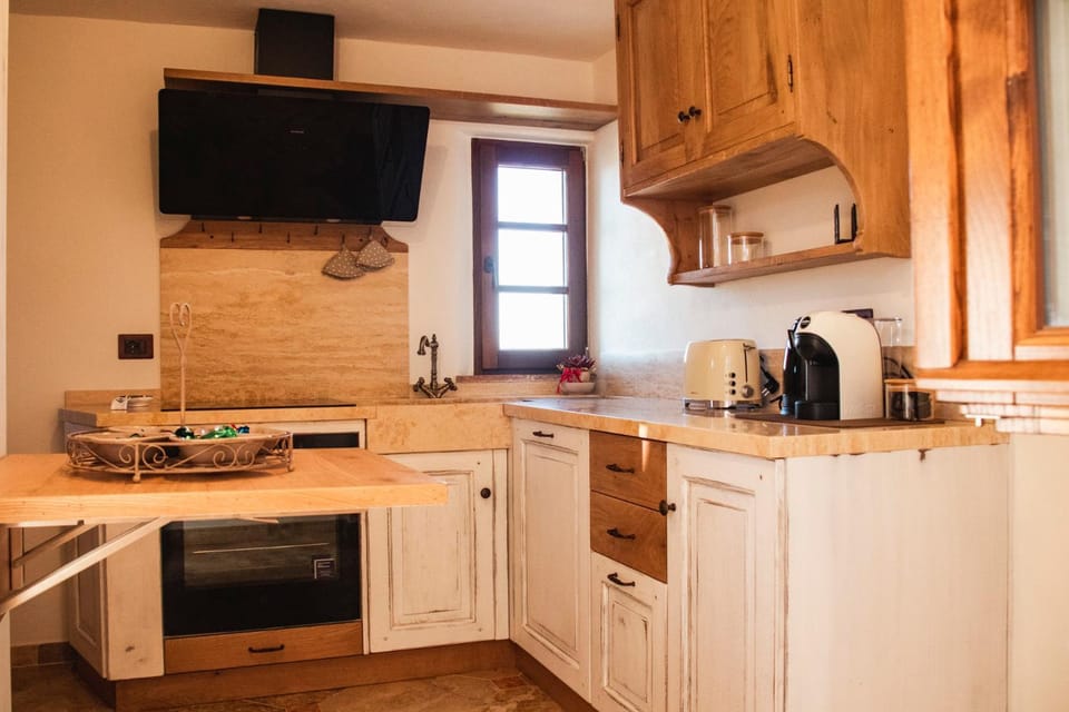 Communal lounge/ TV room, TV and multimedia, Coffee/tea facilities, Kitchen or kitchenette
