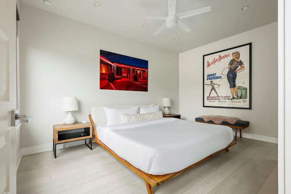 East Austin Oasis - Pool - Grill - Modern 4BR Home House in Austin