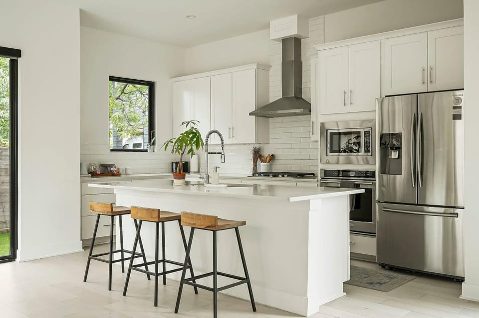 East Austin Oasis - Pool - Grill - Modern 4BR Home House in Austin