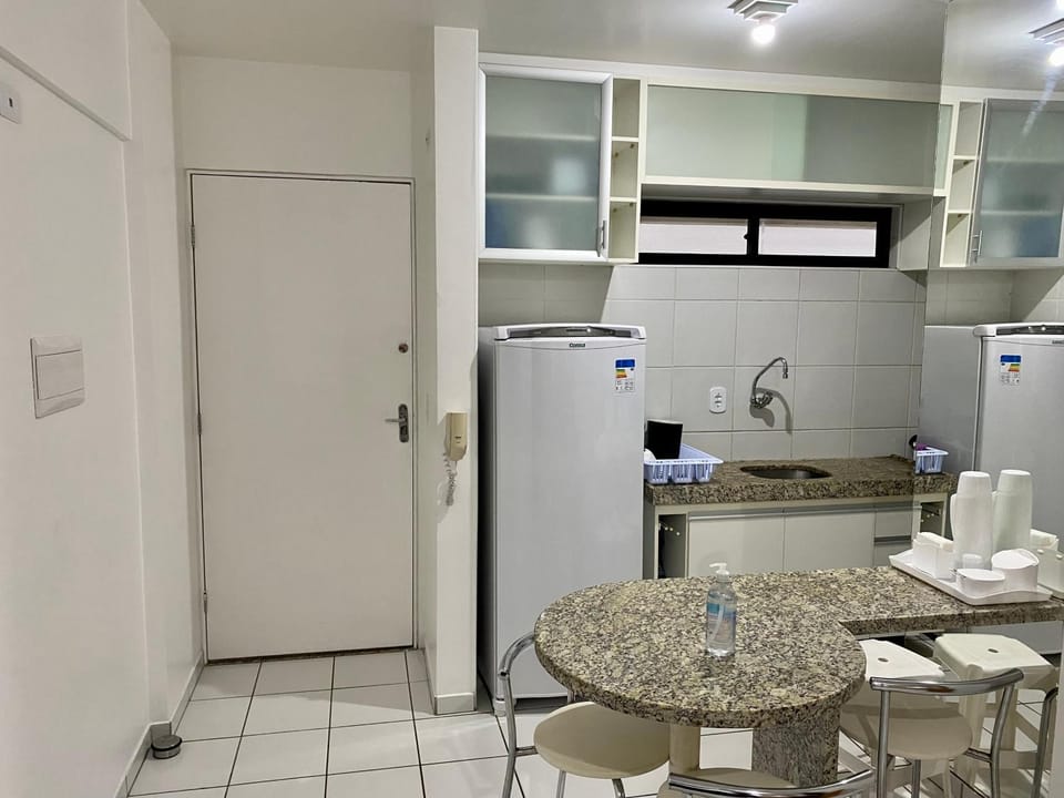 Coffee/tea facilities, Kitchen or kitchenette, Dining area, Communal kitchen