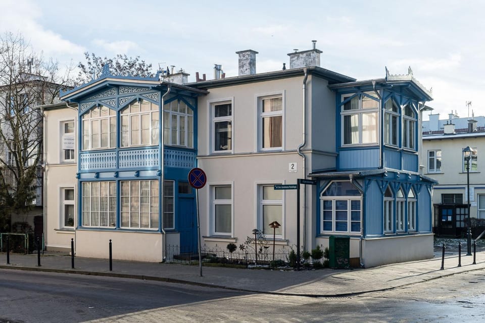 Property building, Neighbourhood