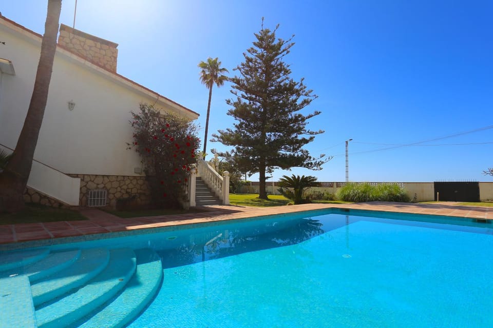 VILLA DEL MAR 'Boutique Beach-House' 11PAX Villa in Axarquía