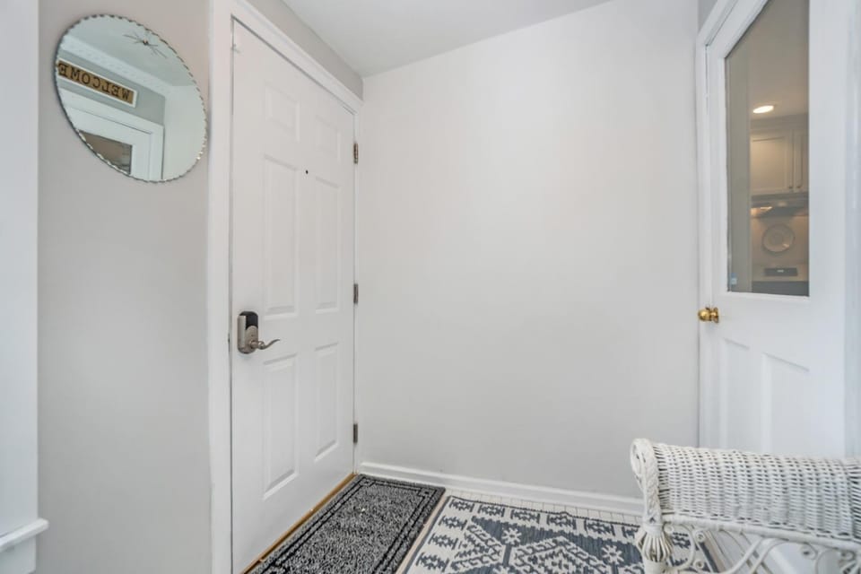 Newly Renovated Cottage 5 mins from Beach! House in South Haven