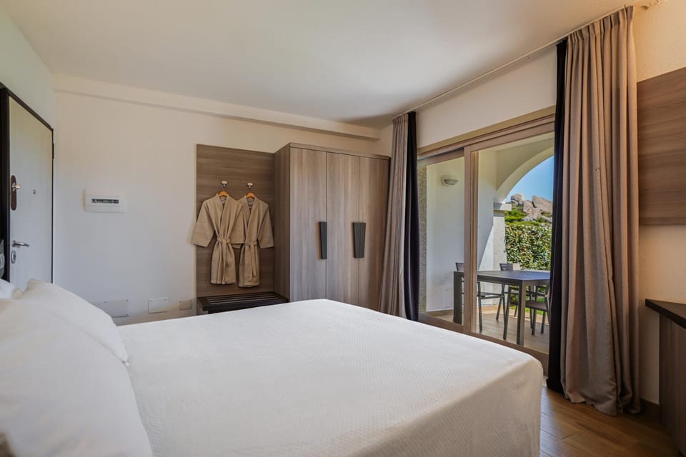 Bedroom, Garden view, wardrobe
