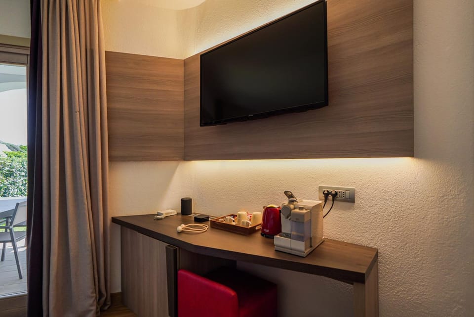 Communal lounge/ TV room, Coffee/tea facilities, locker
