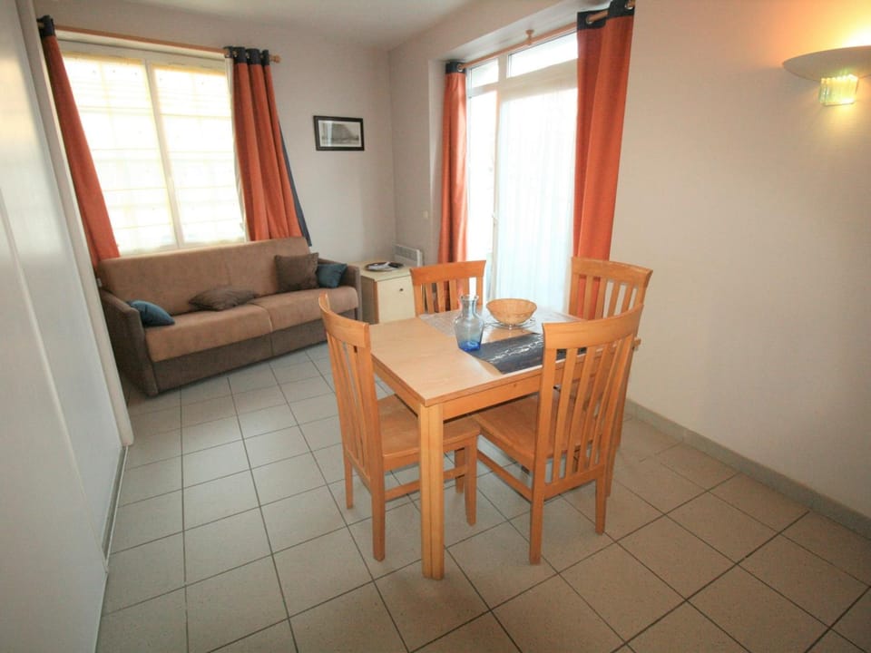 Appartement T2 avec piscine, proche plage et centre, La Tranche sur Mer - FR-1-22-316 Apartment in La Tranche-sur-Mer