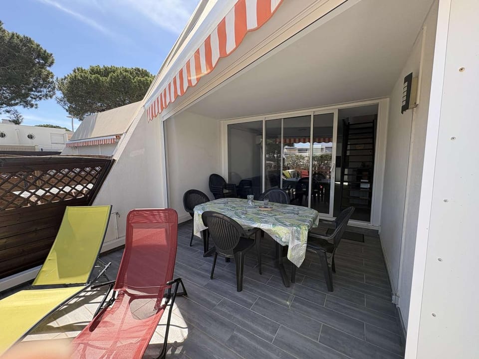 Marina en duplex avec vue port - 6 pers. - FR-1-250-186 Apartment in Le Grau-du-Roi