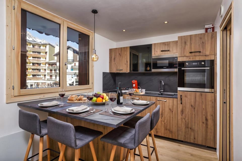 Kitchen or kitchenette