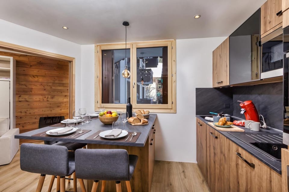 Kitchen or kitchenette