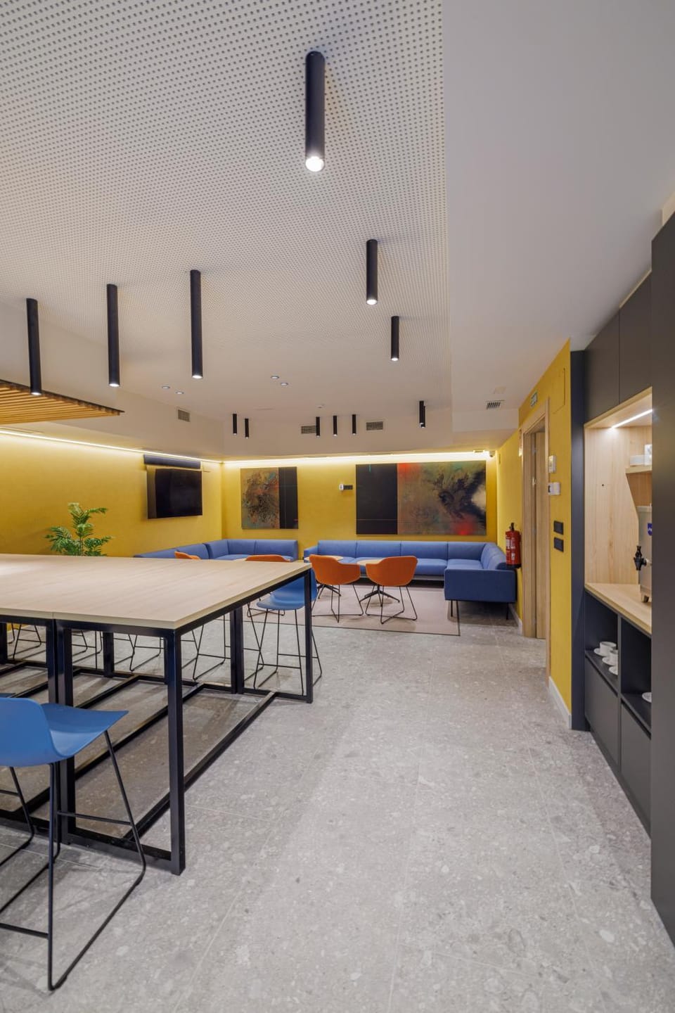 Communal lounge/ TV room