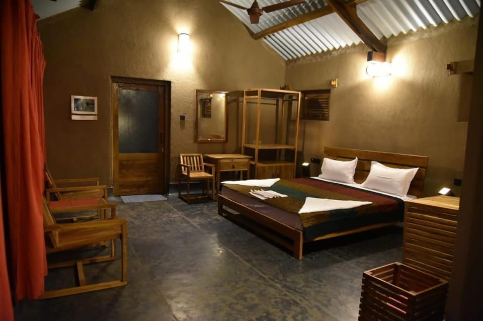 Bed, Photo of the whole room, Seating area, Bedroom