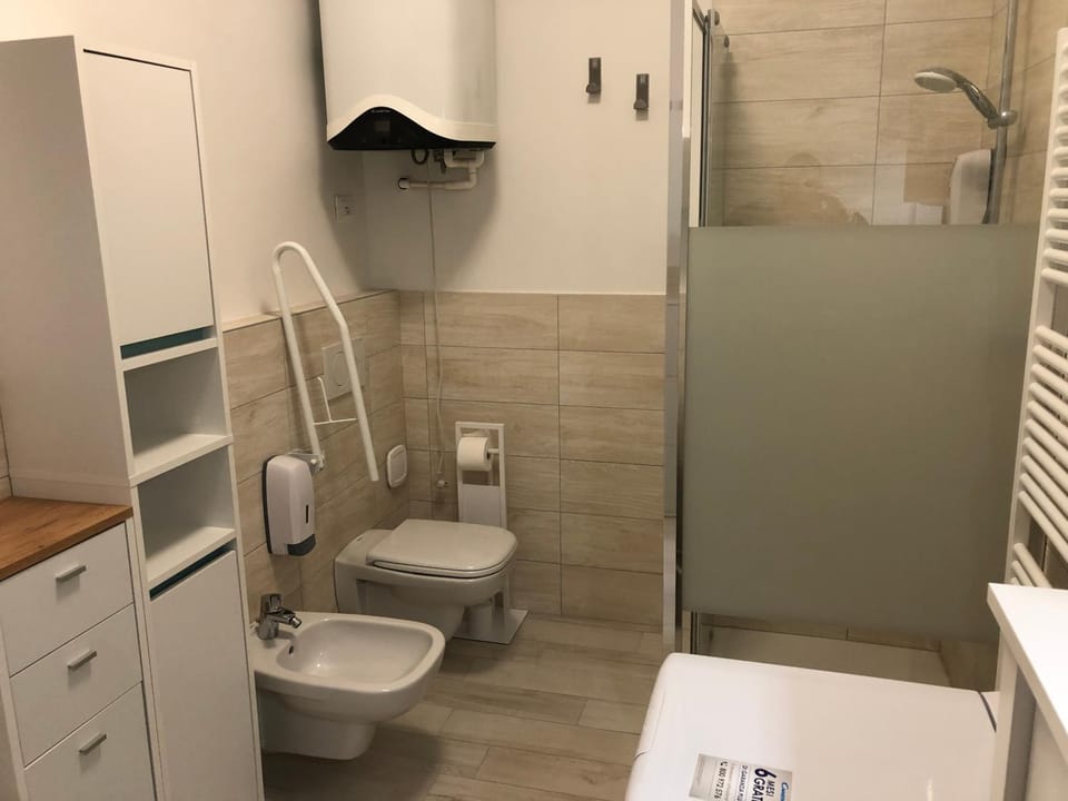 Shower, Bathroom, washing machine