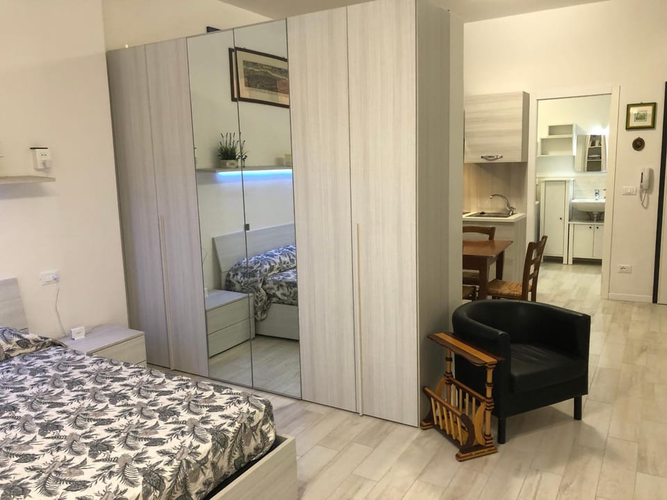 Bed, TV and multimedia, Photo of the whole room, Bedroom, wardrobe, air conditioner, air conditioner