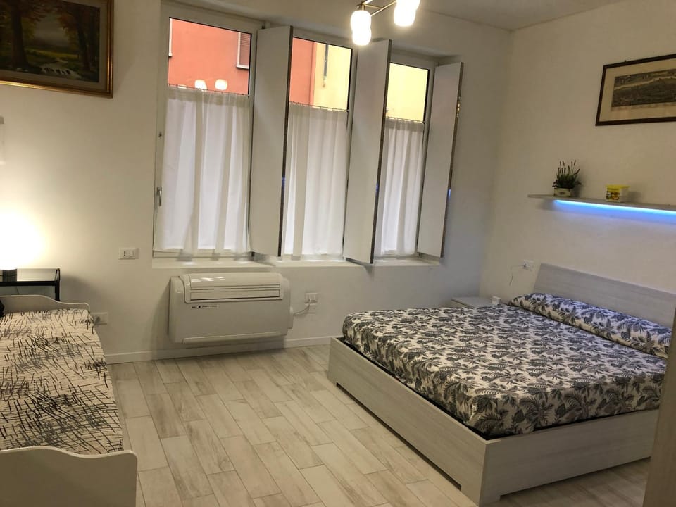 Bed, Photo of the whole room, Bedroom, air conditioner