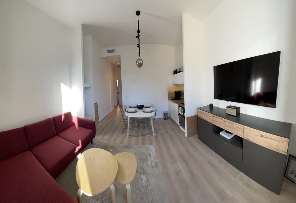 TV and multimedia, Living room, Dining area