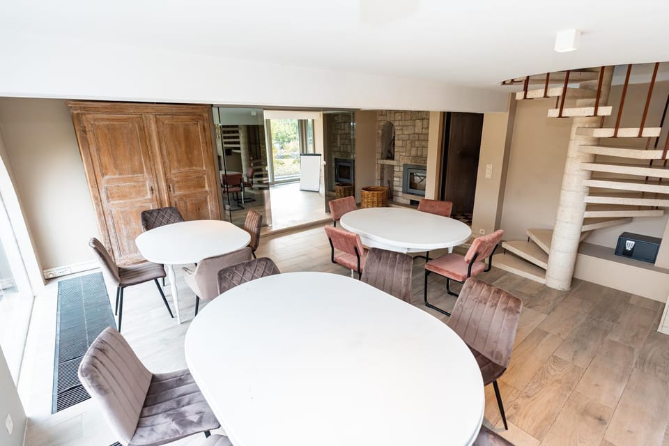 Living room, Business facilities