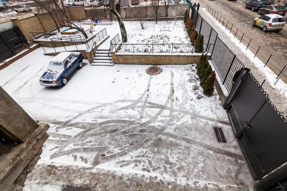 Апартаменти з балконом і парковкою Apartment in Lviv