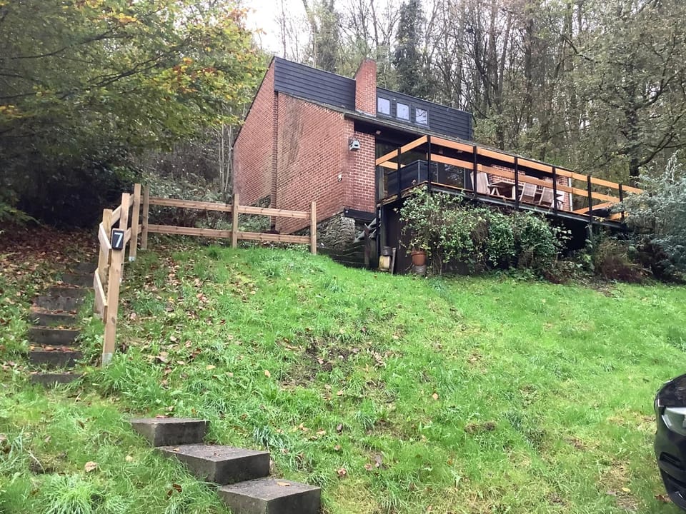 Gezellige Chalet met groot zonneterras in Domaine du Bonsoy - vernieuwd in 2024 Chalet in Wallonia, Belgium