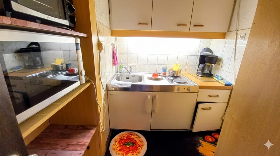 microwave, kitchen