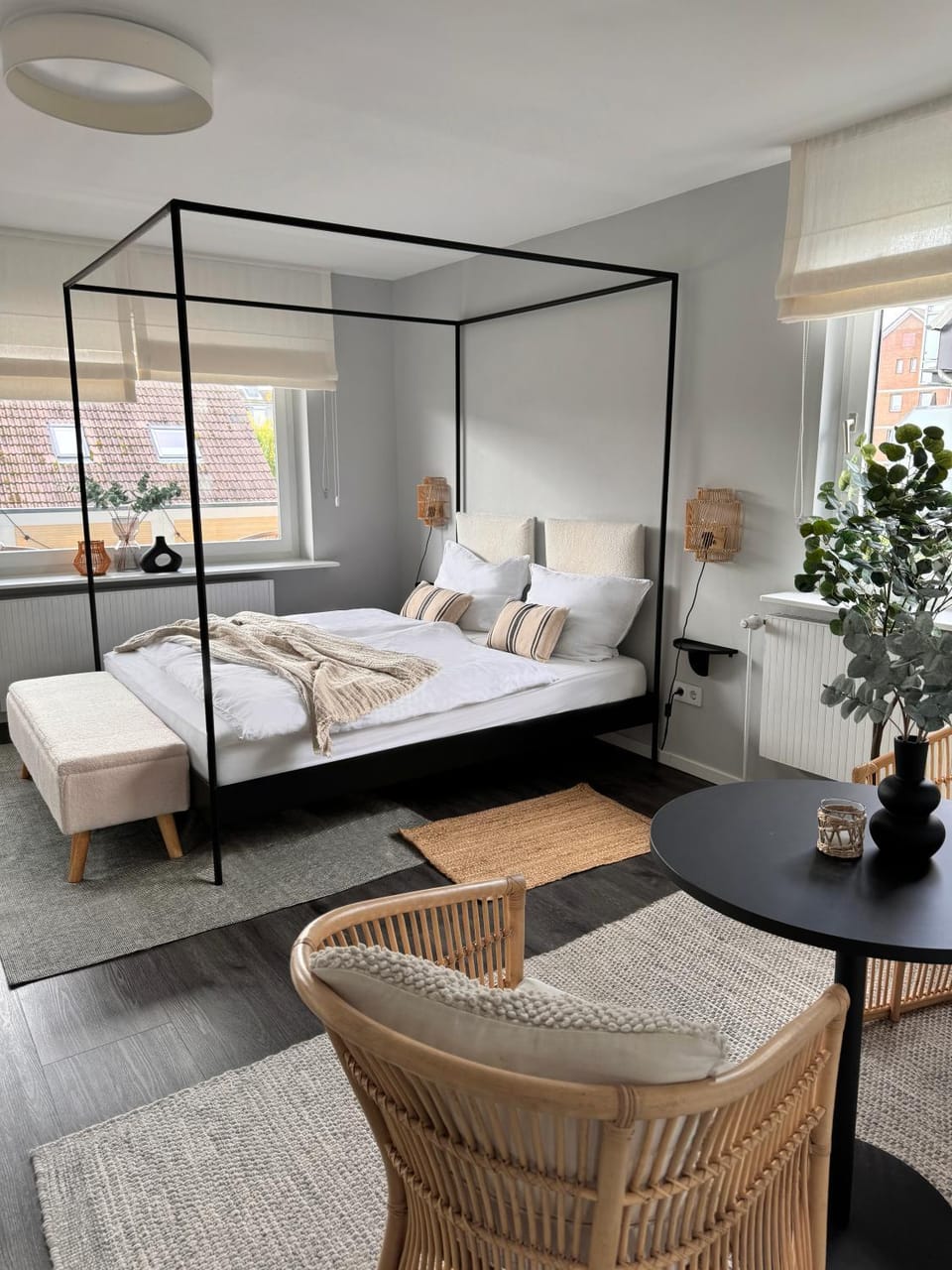 Bed, Living room, Seating area, Bedroom