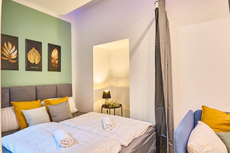 Bed, Living room, Seating area, Bedroom, towels