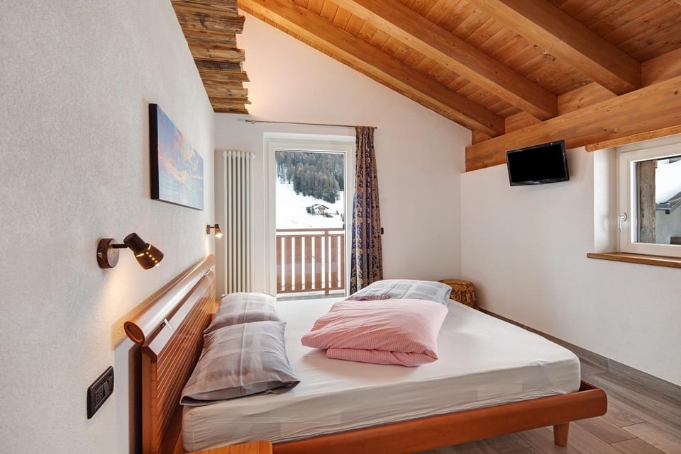 Property building, Living room, Bedroom