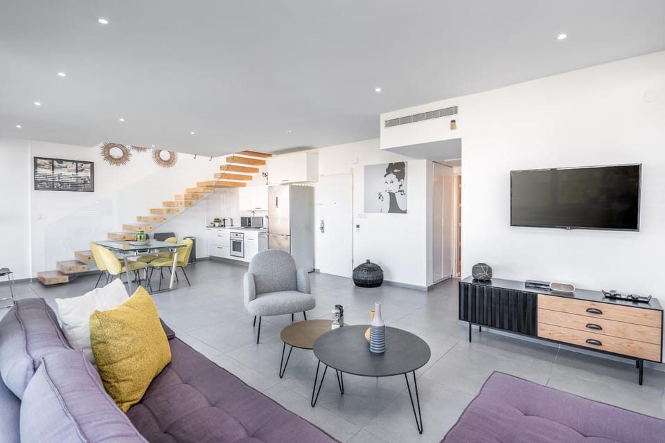 Ben Gurion - Superb penthouse close to the beach Apartment in Tel Aviv-Yafo