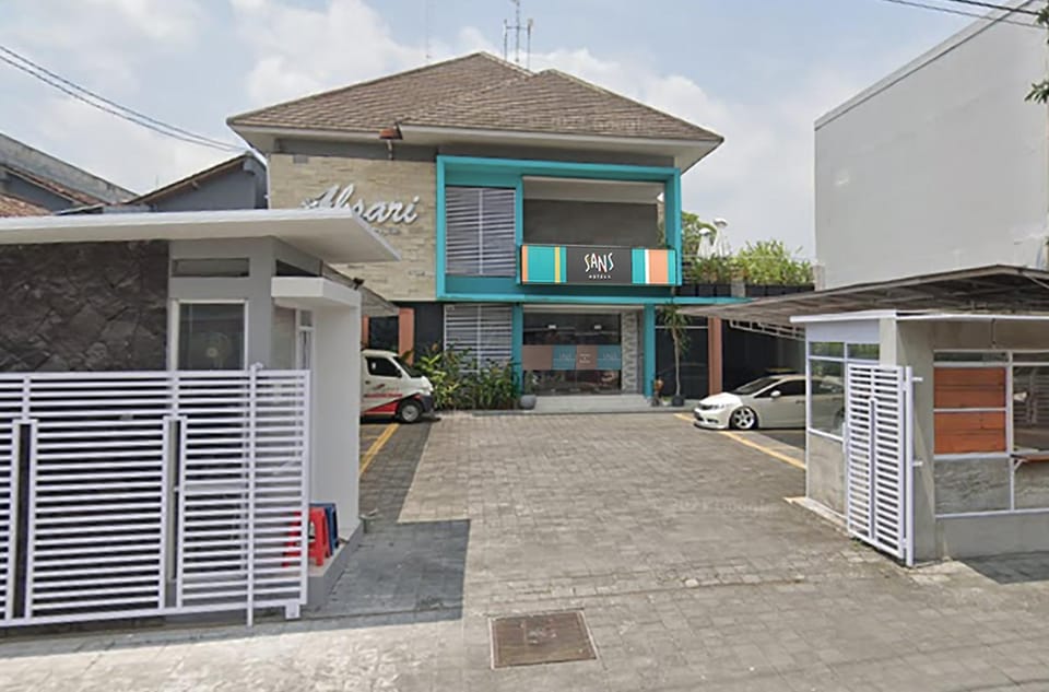 Property building, Facade/entrance
