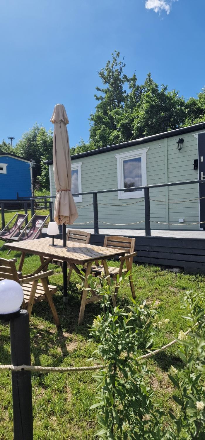 Niezła Szopka domki nad jeziorem Campground/ 
RV Resort in Poland