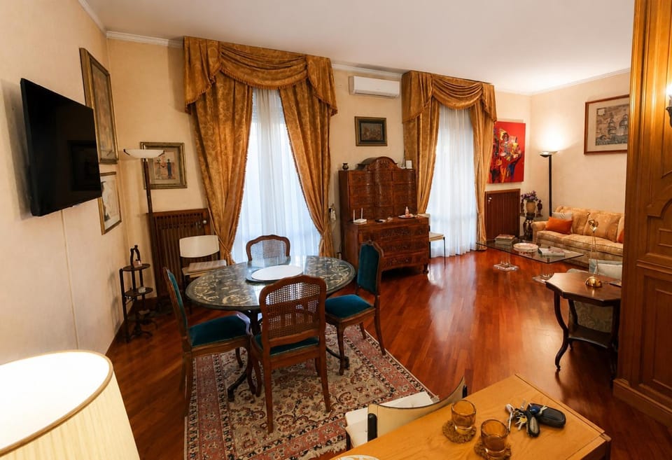 Communal lounge/ TV room, TV and multimedia, Dining area, Evening entertainment