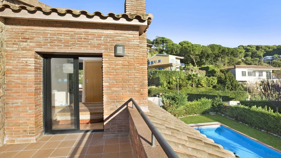 Property building, Balcony/Terrace, Garden view, Pool view