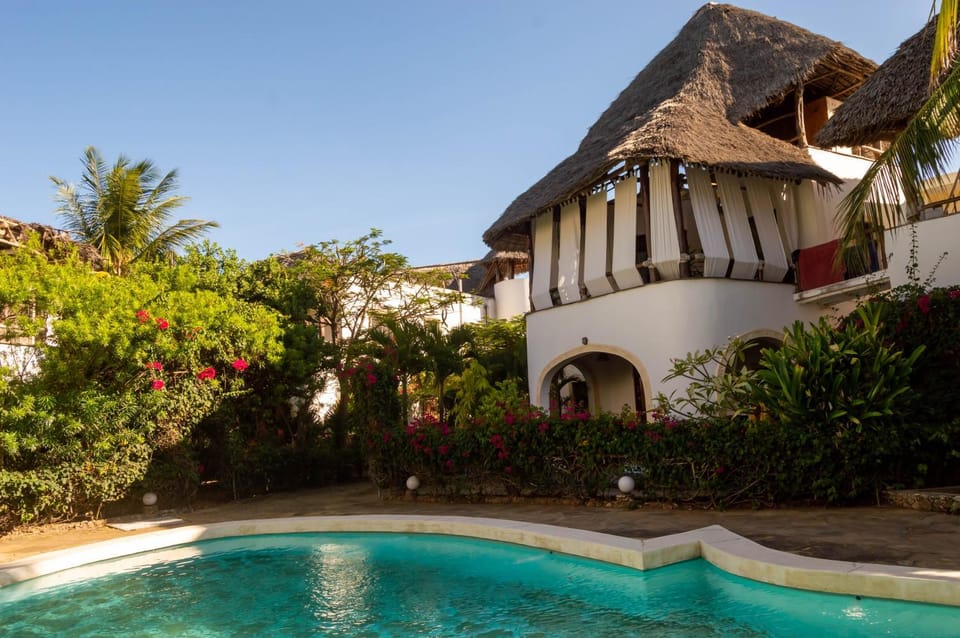Property building, Garden, Swimming pool