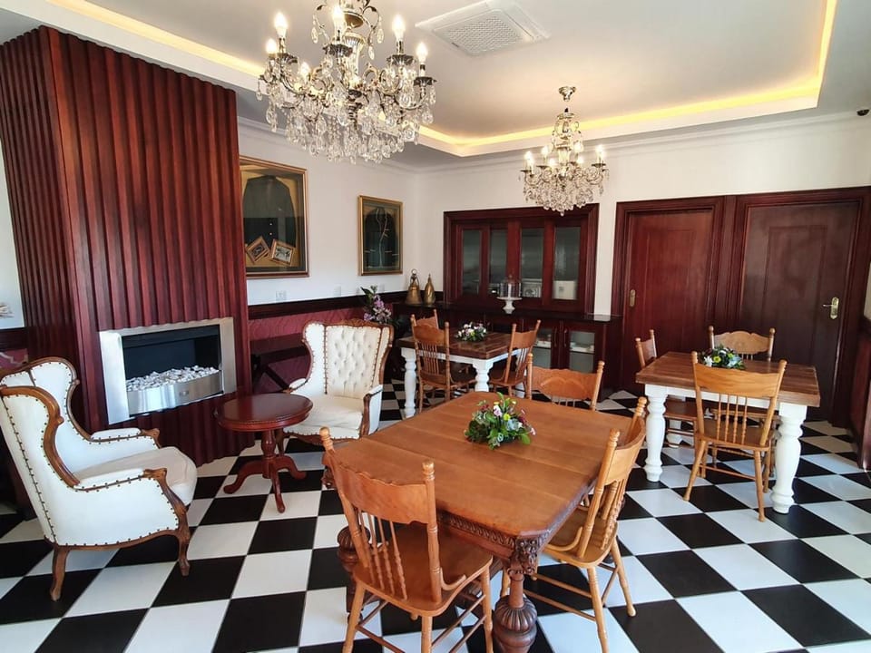Restaurant/places to eat, Dining area