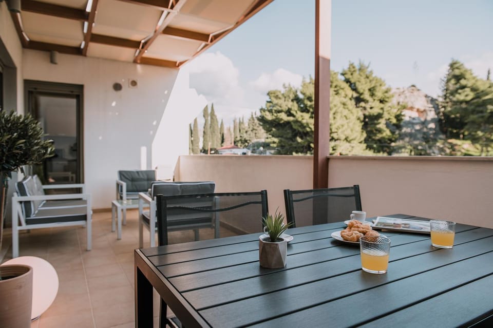 Balcony/Terrace, Location