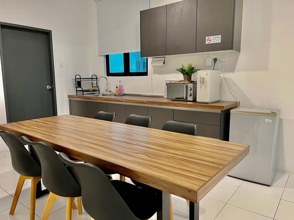 Kitchen or kitchenette, Dining area, minibar