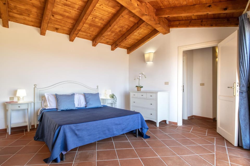 Property building, Living room, Bedroom