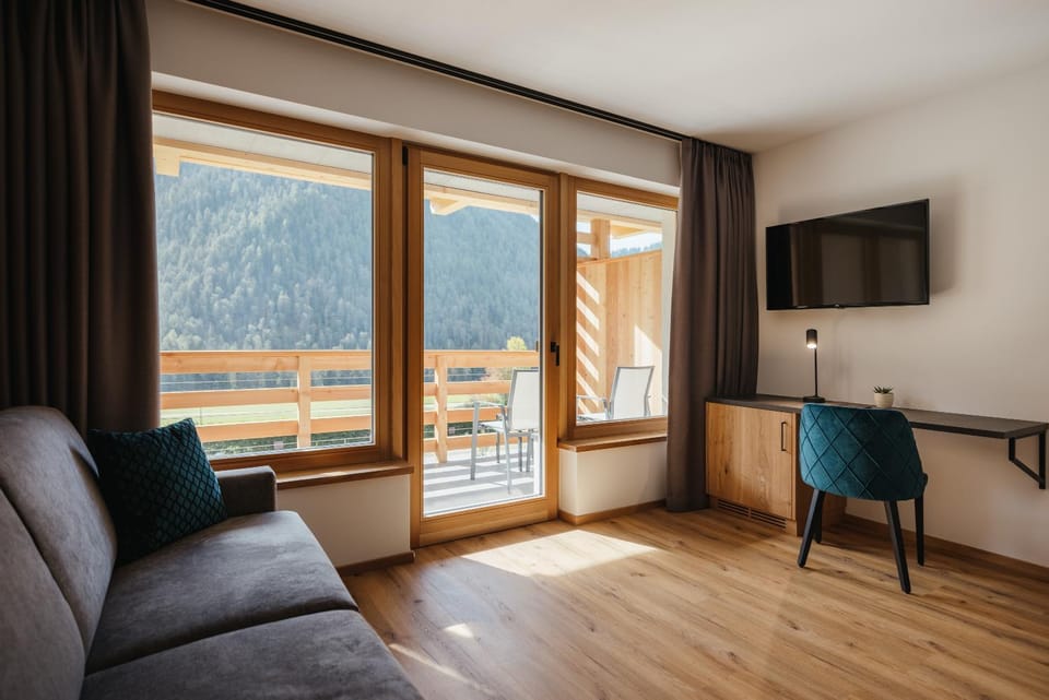 Natural landscape, TV and multimedia, Mountain view