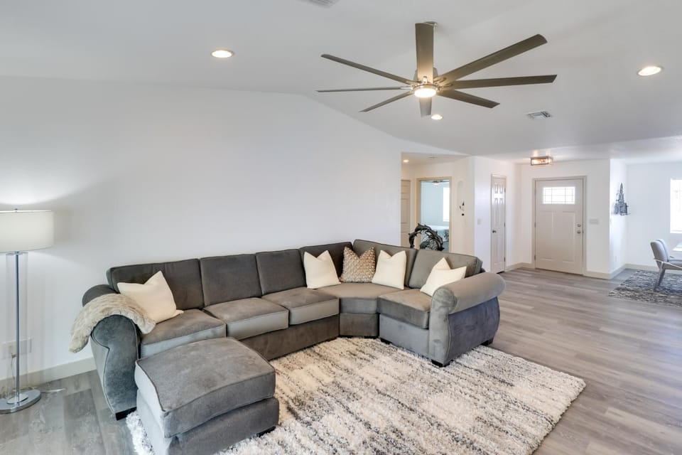 Putting Green, Pool Access: Lake Havasu City Home! House in Lake Havasu City