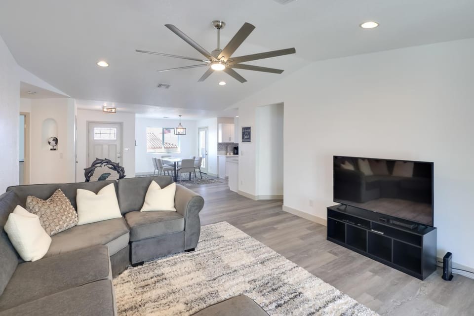 Putting Green, Pool Access: Lake Havasu City Home! House in Lake Havasu City