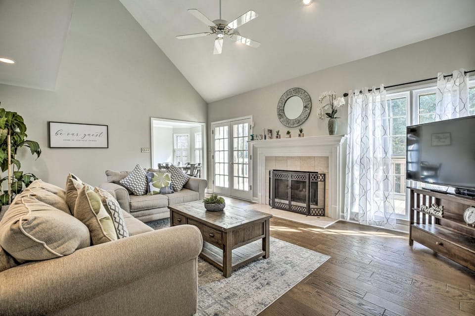 Deck + Yard: Family-Friendly Lawrenceville Home! House in Georgia