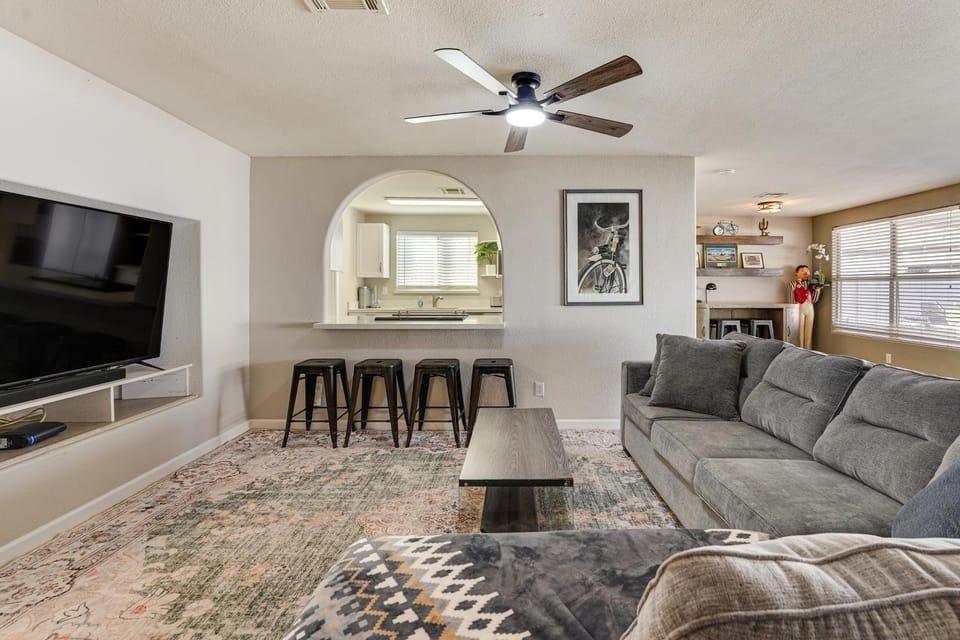 Walk to Riverview Park! Dog-Friendly Mesa Retreat House in Mesa